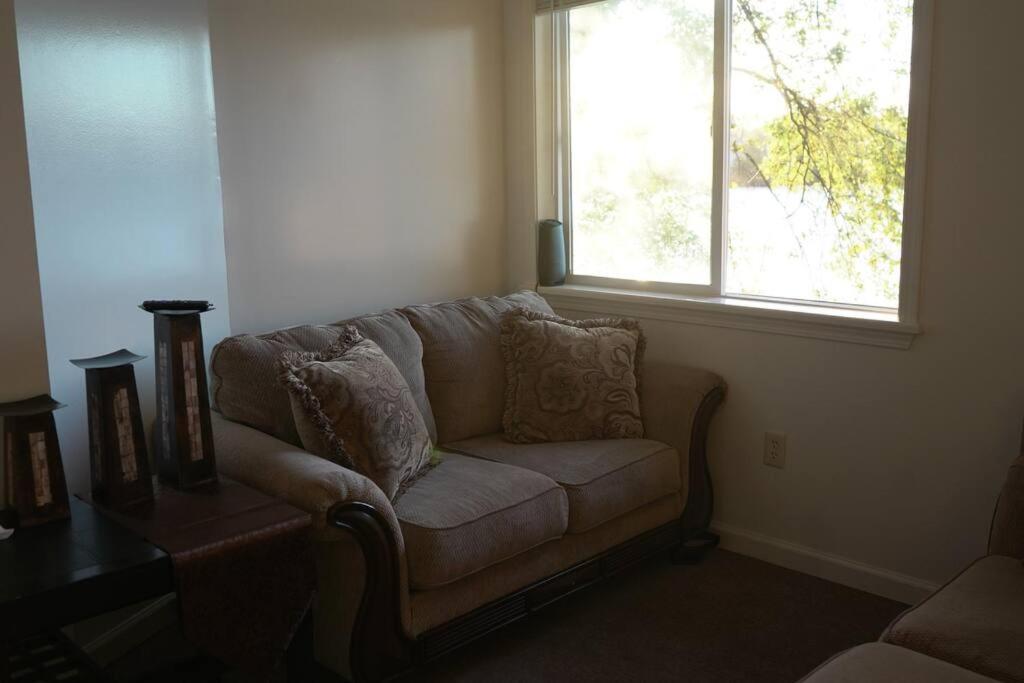 شقة تروي  في Queen Bed Beautiful Sunset W River View Fast Wifi المظهر الخارجي الصورة